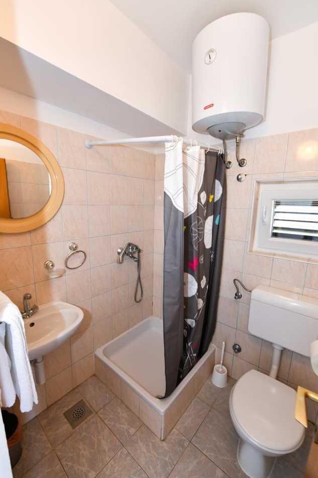אומיס Perfect Vacation Apartments מראה חיצוני תמונה